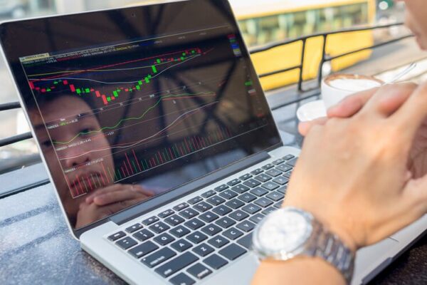 How to buy the top stocks like a pro trader