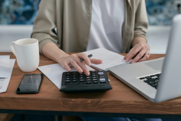 How to Set Monthly Saving Targets for Travel, Gadgets & More
